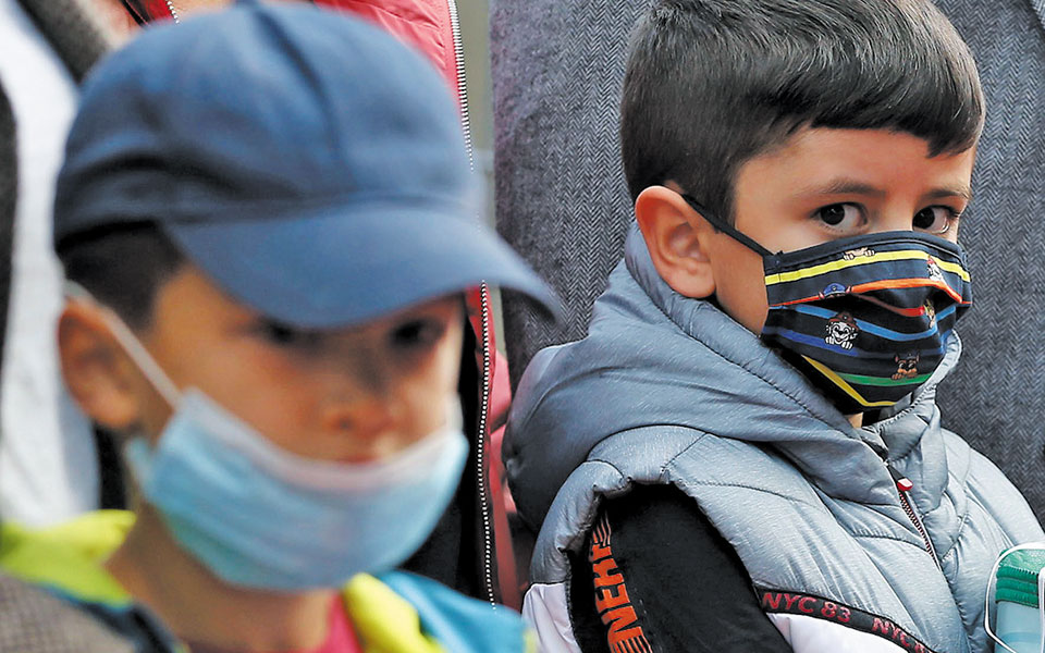 διαφορετικά-τα-συμπτώματα-του-ιού-στα-561073051