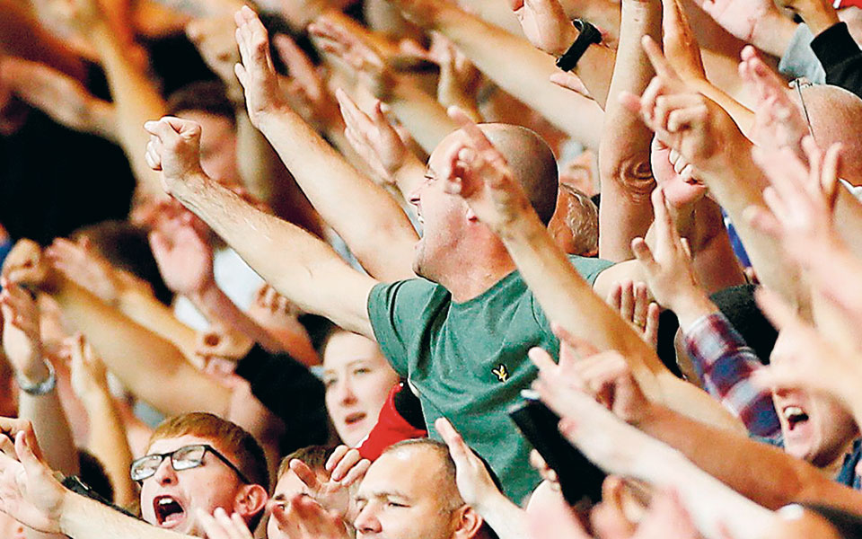 σέντρα-σε-αγγλία-και-ισπανία-561075925