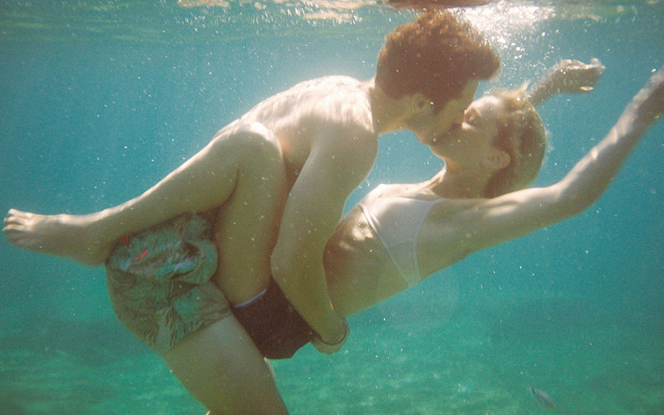 παθιασμένο-ρομάντζο-στην-καλοκαιριν-561082114