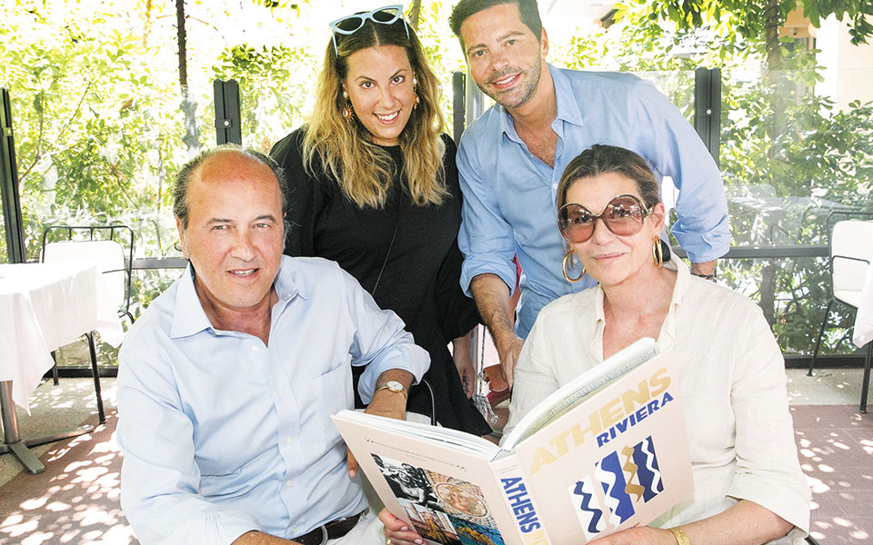 ενα-διεθνές-λεύκωμα-που-αναδίδει-νοστ-561082180