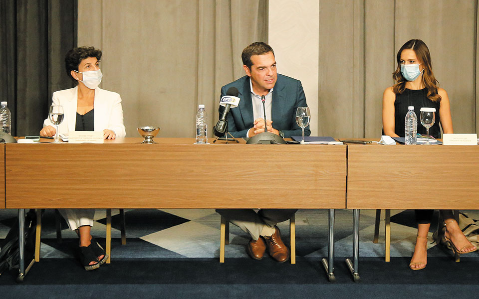 στο-στόχαστρο-τσίπρα-πανδημία-και-ελλ-561081466