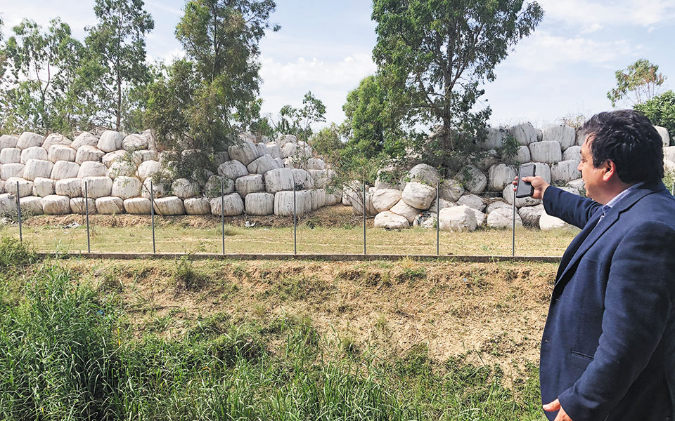 απορρίμματα-σε-δεκαετή-αναμονή-561083434