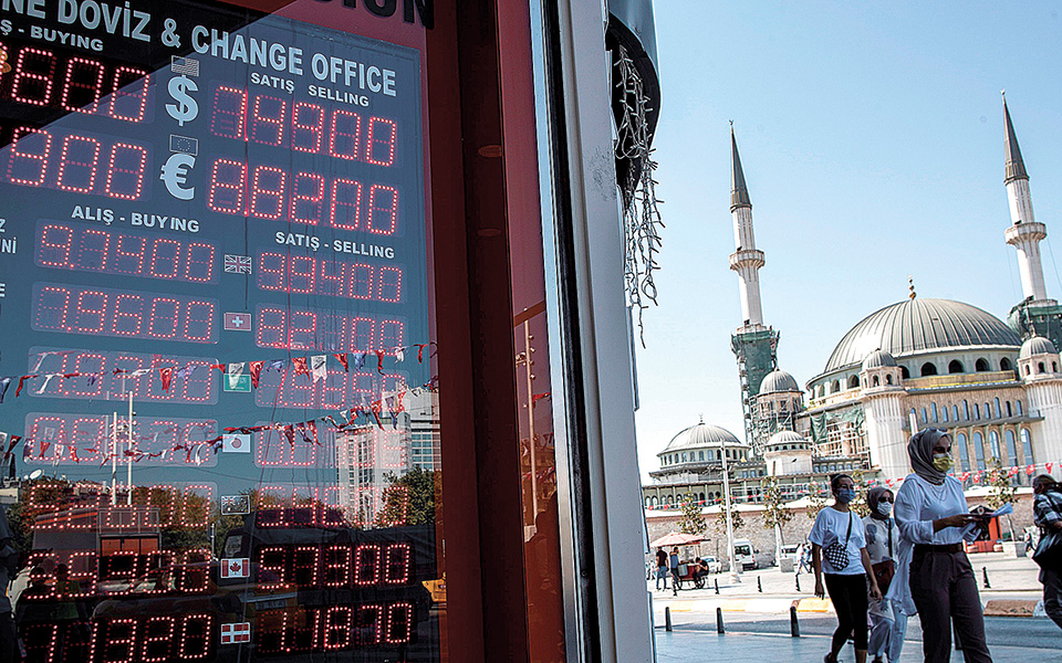 σε-ιστορικό-χαμηλό-υποχώρησε-η-τουρκι-561087316
