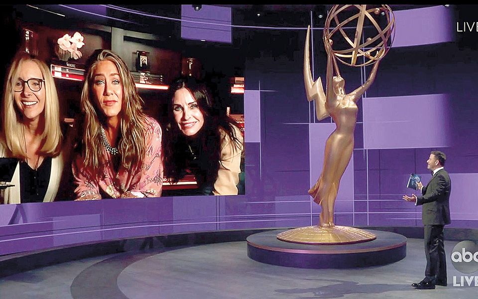 βραβεία-emmy-με-άρωμα-πανδημίας-και-εκλο-561087301