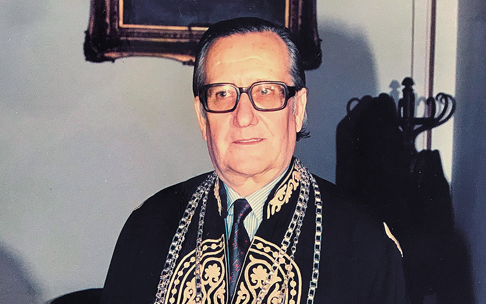 υστατο-χαίρε-στον-μεγάλο-δάσκαλο-της-π-561089647