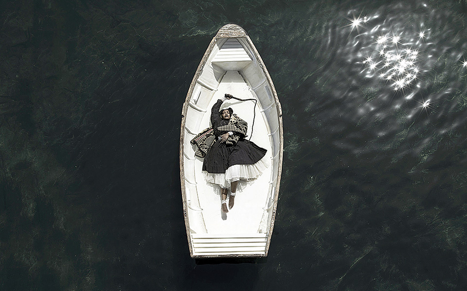 ενα-ποτάμι-ανθρωπιάς-στο-εμστ-561089602