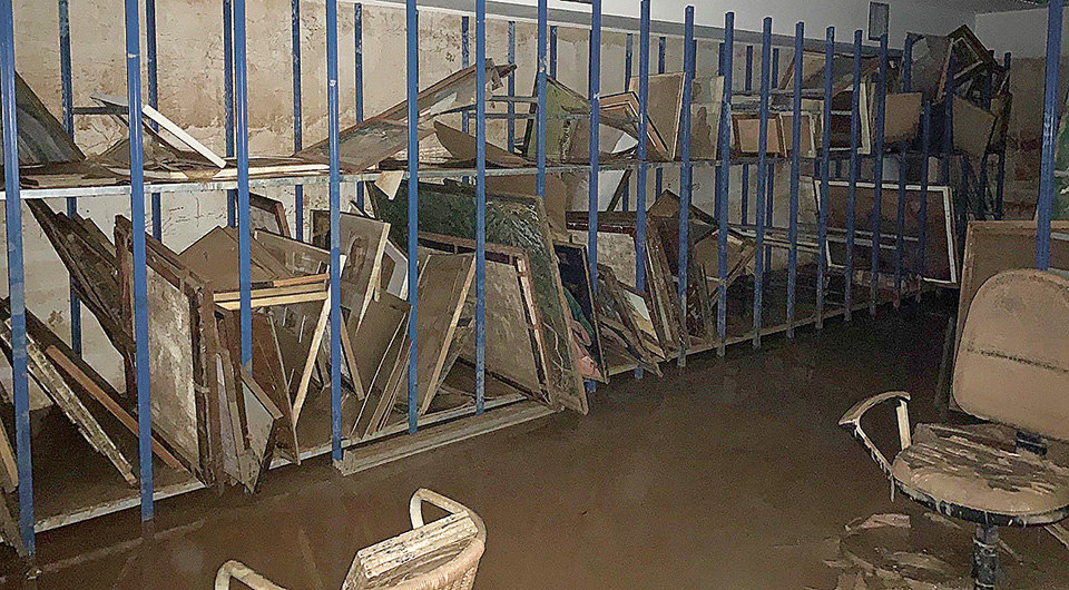 Πλημμυρισμένοι πίνακες ζωγραφικής στην… κατάψυξη-2