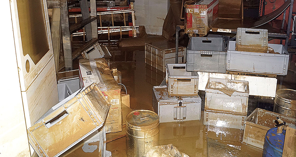 Πλημμυρισμένοι πίνακες ζωγραφικής στην… κατάψυξη-1