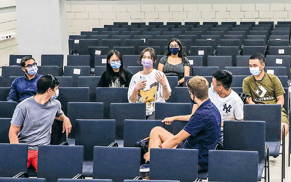 Διαβάστε στην «Καθημερινή της Κυριακής»-3