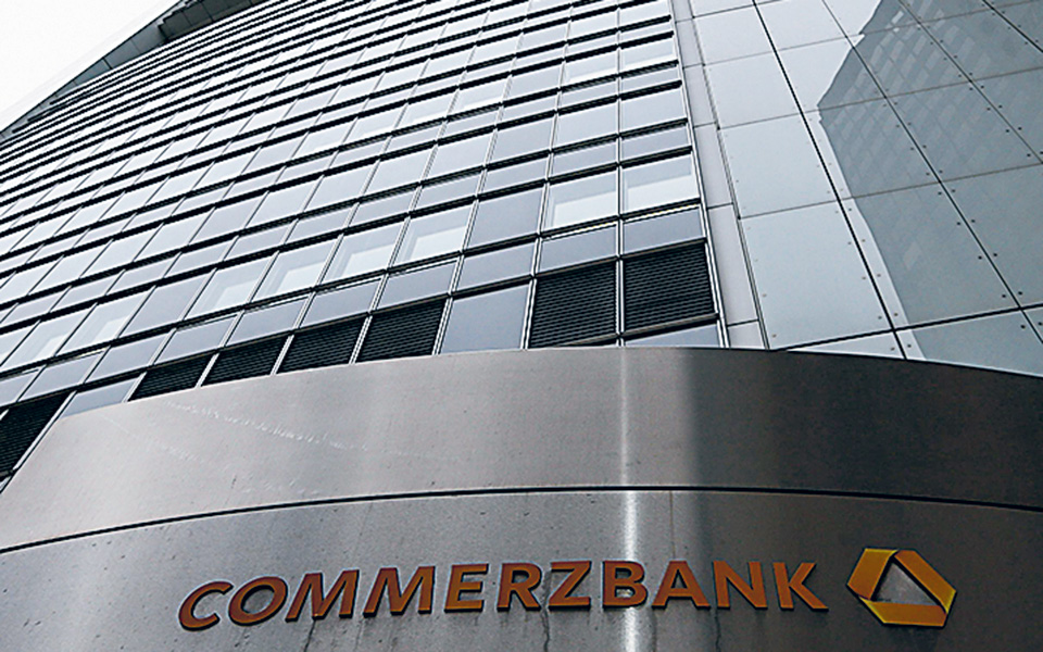 εντονο-ενδιαφέρον-για-τραπεζικές-μετ-561096190