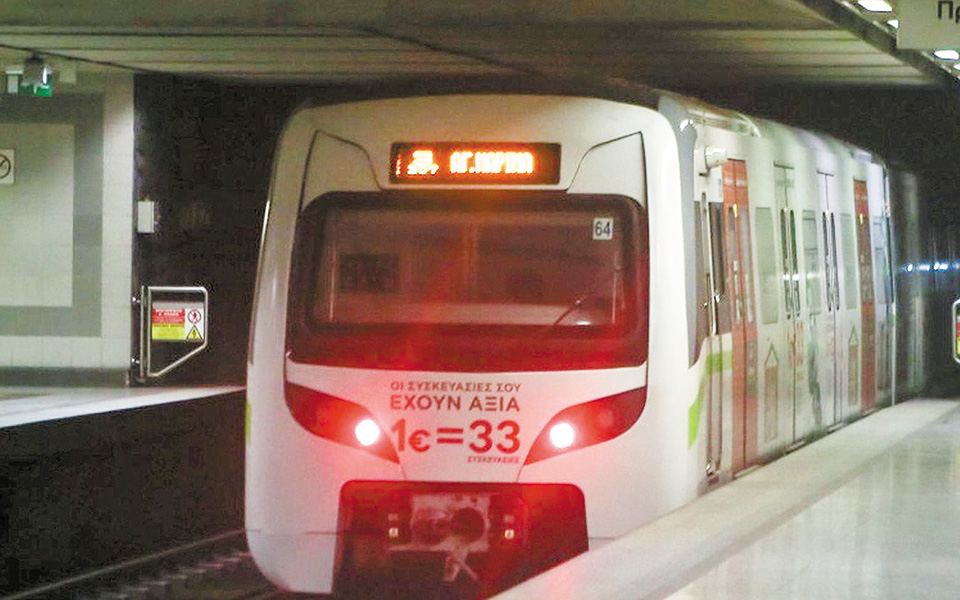 φως-στο-τούνελ-της-γραμμής-4-του-μετρό-561098236