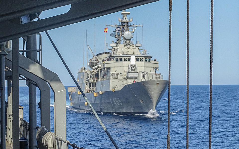 και-όμως-κάτι-κινείται-561094234