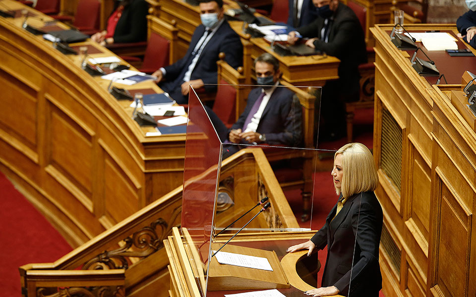 σφοδρά-πυρά-από-φ-γεννηματά-και-δ-κουτ-561069730