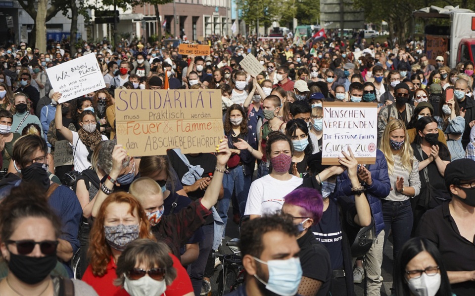 γερμανία-διαδηλώσεις-υπέρ-υποδοχής-π-561085978