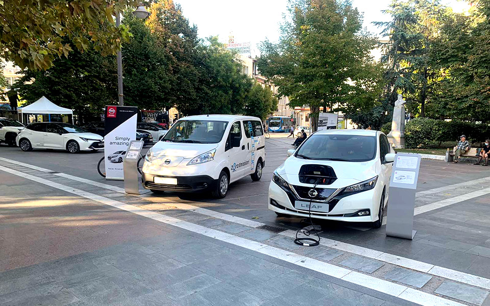 τα-nissan-leaf-e-nv200-στην-ευρωπαϊκή-εβδομάδα-κινητ-561082948