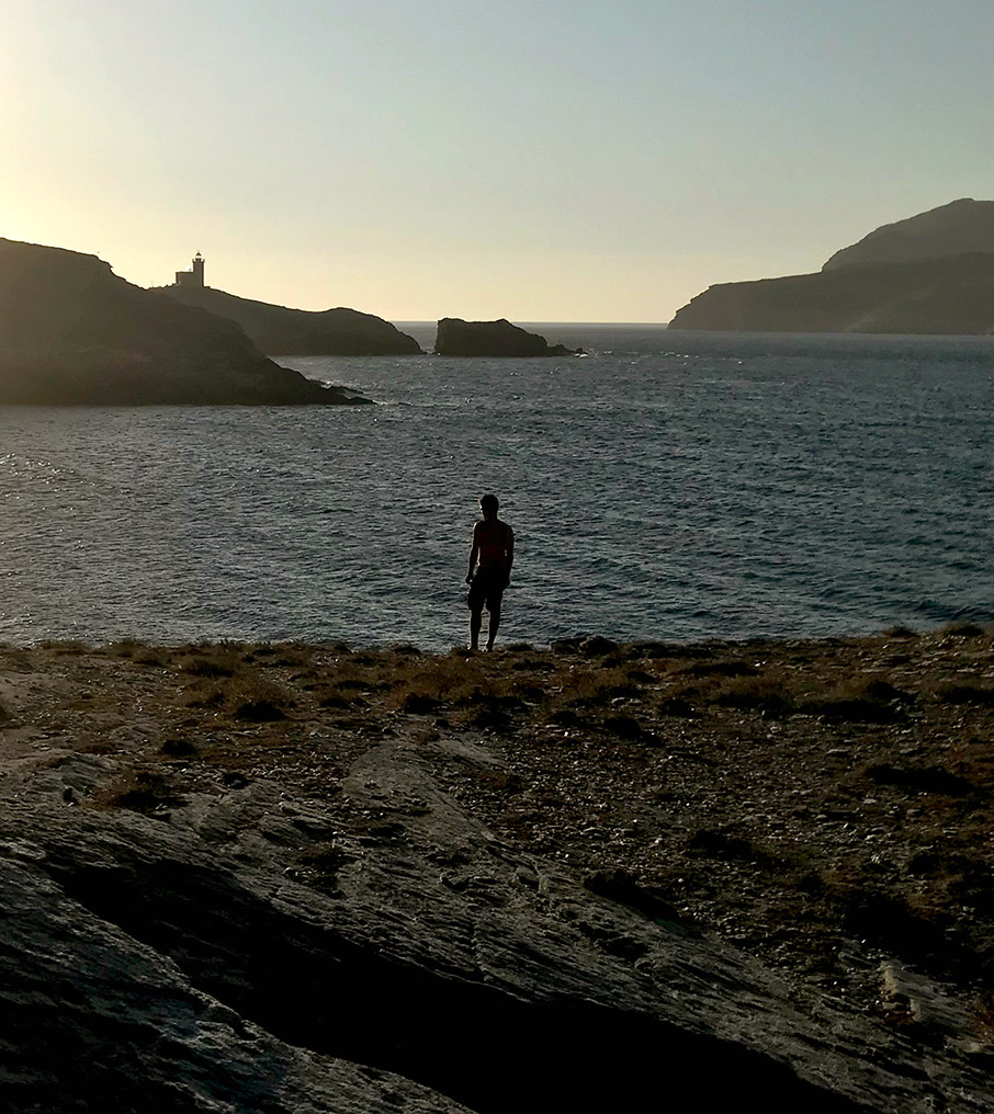 Το καλοκαίρι που έσβησε στον πέτρινο φάρο-1