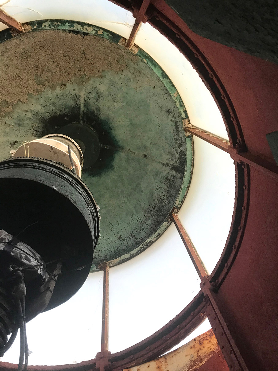 Το καλοκαίρι που έσβησε στον πέτρινο φάρο-2