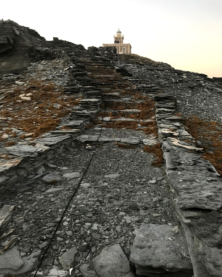 Το καλοκαίρι που έσβησε στον πέτρινο φάρο-3