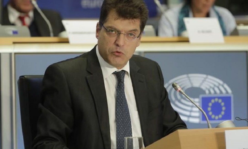 κομισιόν-πρόσθετη-βοήθεια-στην-ελλάδ-561077992