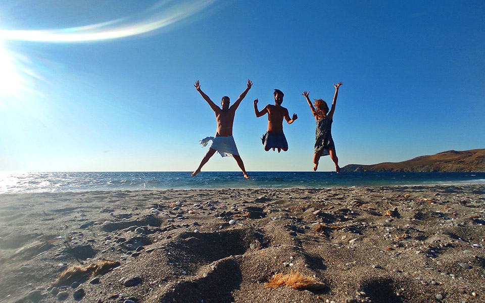 λέσβος-χρούσος-άμμος-ούζο-και-ιστορ-561069907