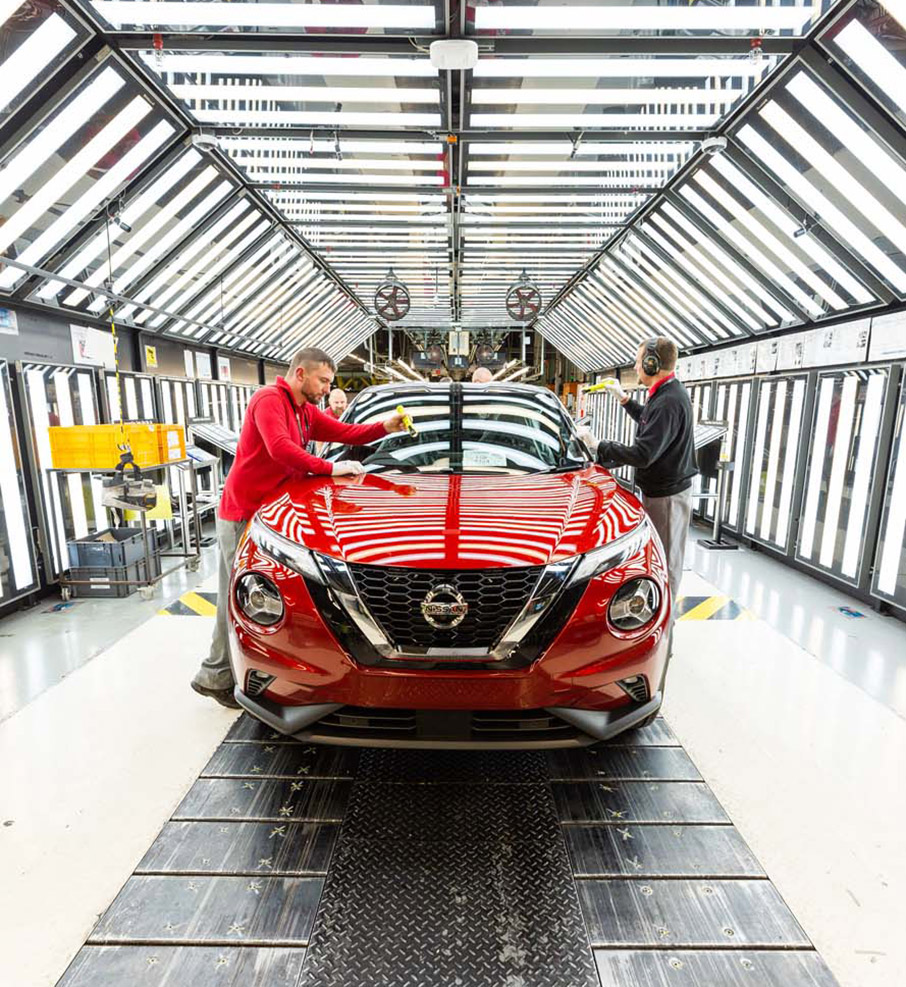 Η Nissan συνδυάζει τη δεξιοτεχνία με τα ρομπότ, για να προσφέρει την εκπληκτική διχρωμία στο JUKE-1