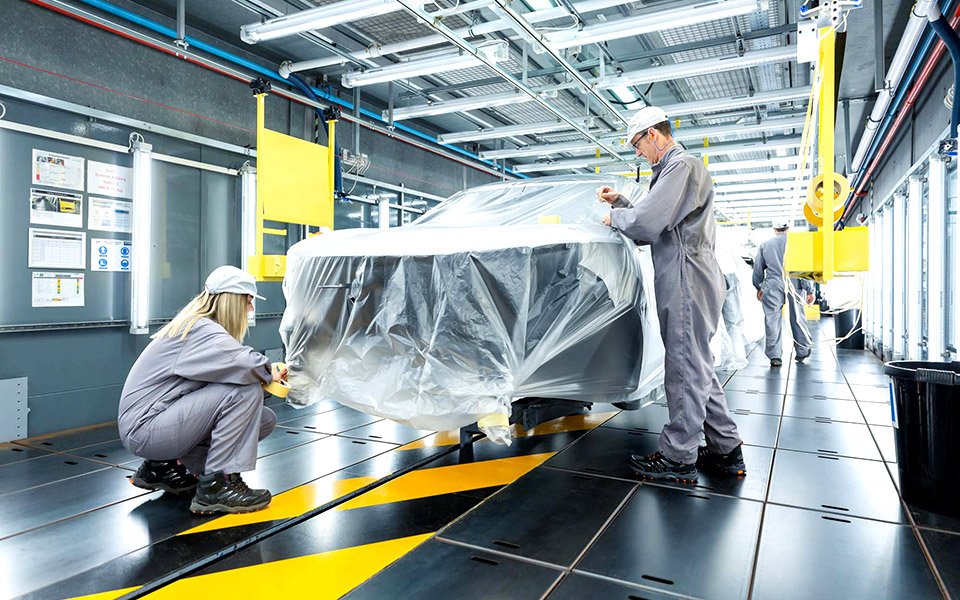 η-nissan-συνδυάζει-τη-δεξιοτεχνία-με-τα-ρομπ-561087589