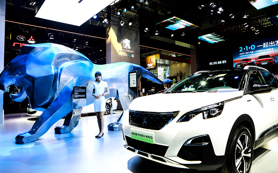η-peugeot-στο-σαλόνι-αυτοκινήτου-του-πεκίνου-561097957