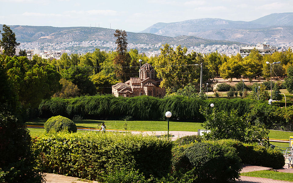 γαλάτσι-το-καμίνι-και-το-μπαλκόνι-της-α-561085171