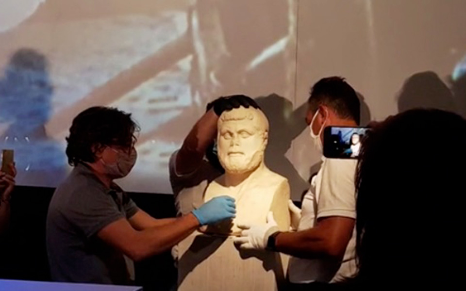 ο-στρατηγός-έφτασε-στην-αθήνα-σε-live-με-561098443