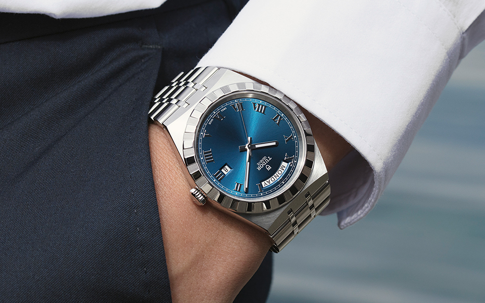 η-νέα-συλλογή-royal-της-tudor-561092875