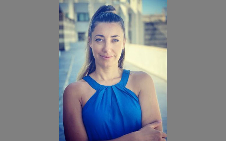 Η χημικός Θέμις Αλισσάφη μελετά τα ρυθμιστικά κύτταρα σε ασθενείς με καρκίνο. 