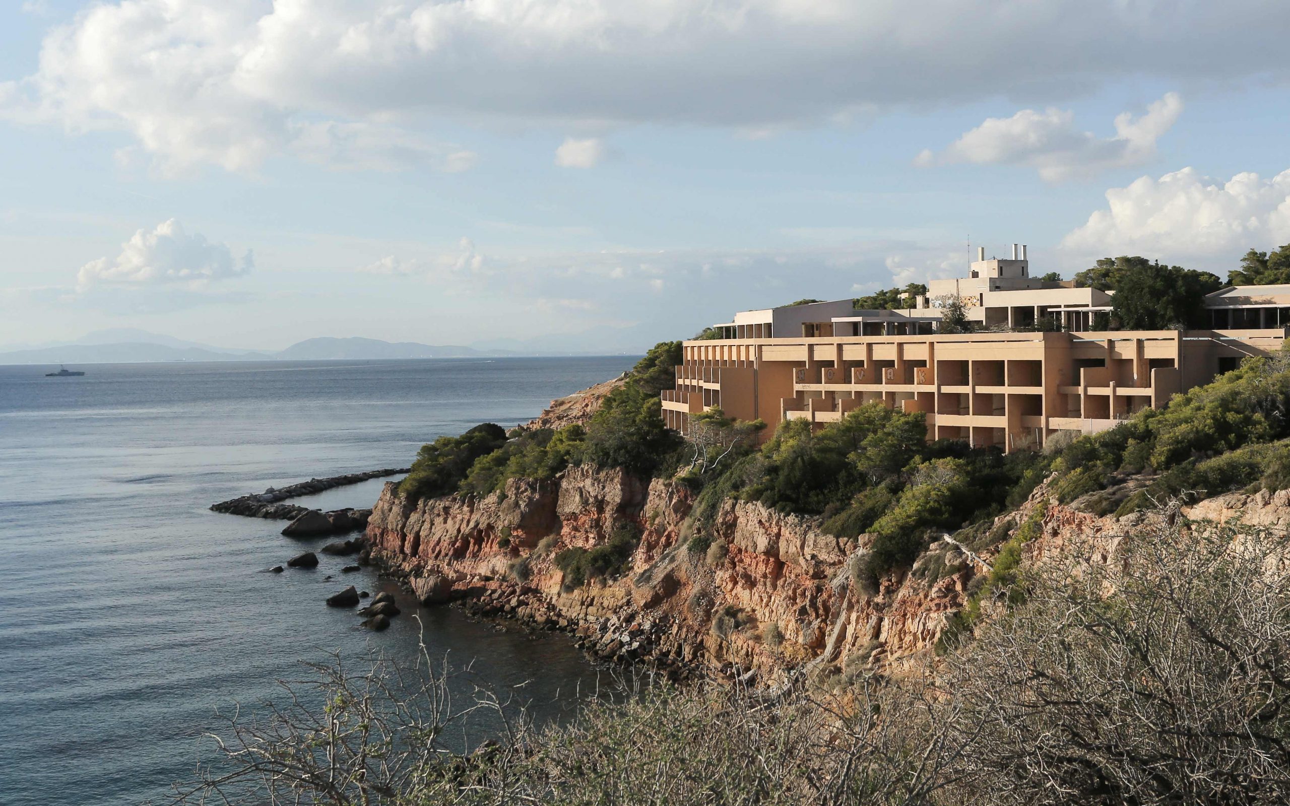 εναντι-110-εκατ-πουλήθηκαν-τρεις-βίλες-σ-561084697