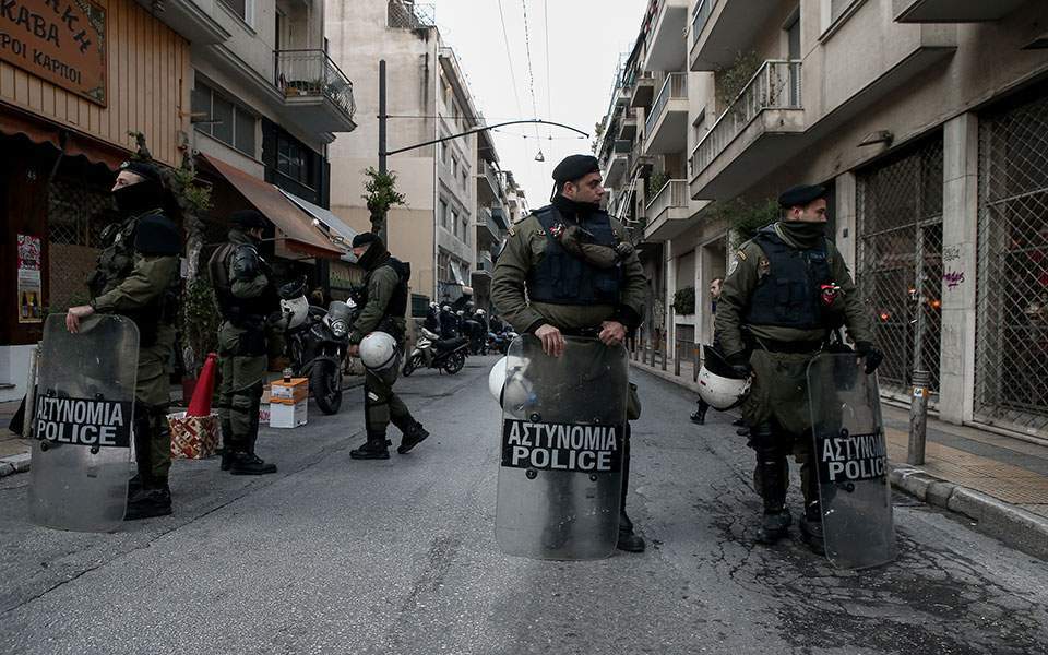 η-πρώτη-απόφαση-για-περιοριστικά-μέτρ-561072268