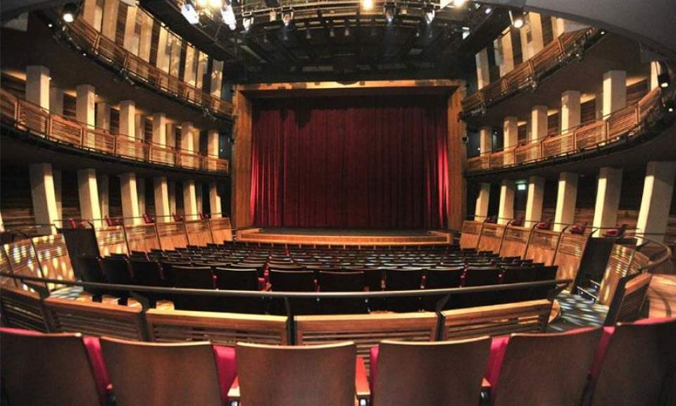 το-θέατρο-χρειάζεται-μακροπρόθεσμη-σ-561082090