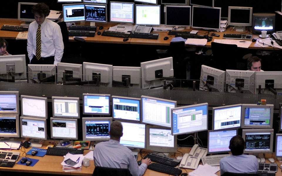 o-covid19-στέλνει-τους-επενδυτές-στο-καταφύγι-561090889