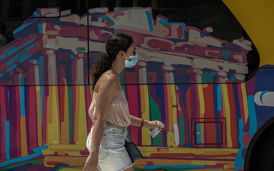 βιώνουμε-το-δεύτερο-κύμα-της-covid-19-ή-τα-α-561074581