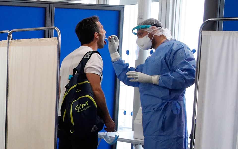 τεστ-ταχείας-ανίχνευσης-στο-οπλοστάσ-561085156