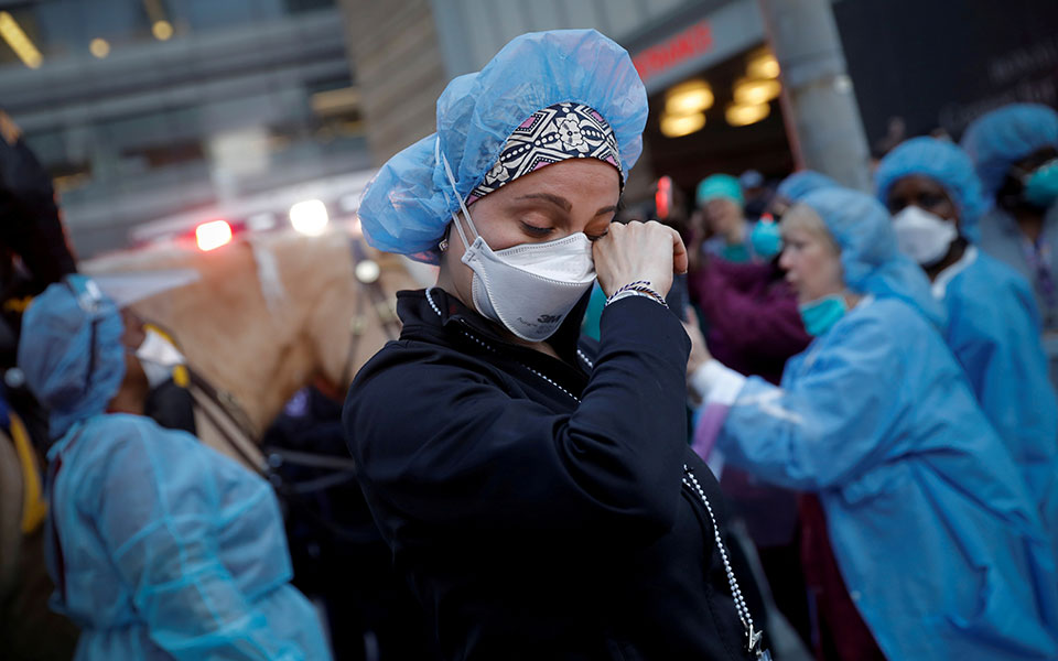 κορωνοϊός-τις-200-000-πλησιάζουν-οι-νεκροί-α-561086611