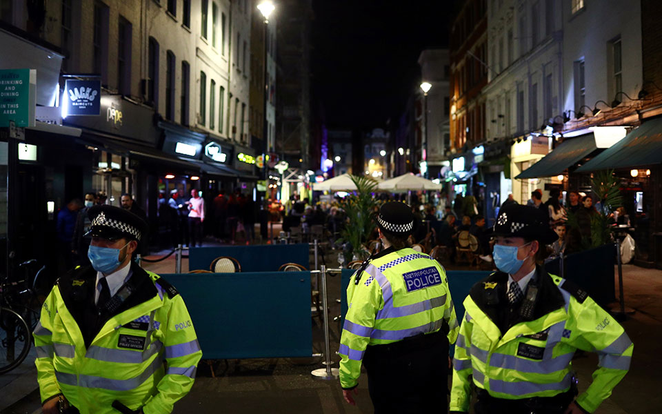 Έρευνα: Αυτές είναι οι πέντε προϋποθέσεις για να χαλαρώσουν οι χώρες τα περιοριστικά μέτρα-1