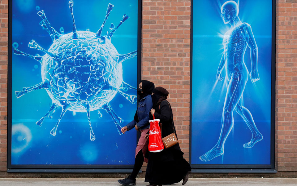 βρετανία-πάνω-από-7-000-νέα-κρούσματα-covid-19-γι-561099013