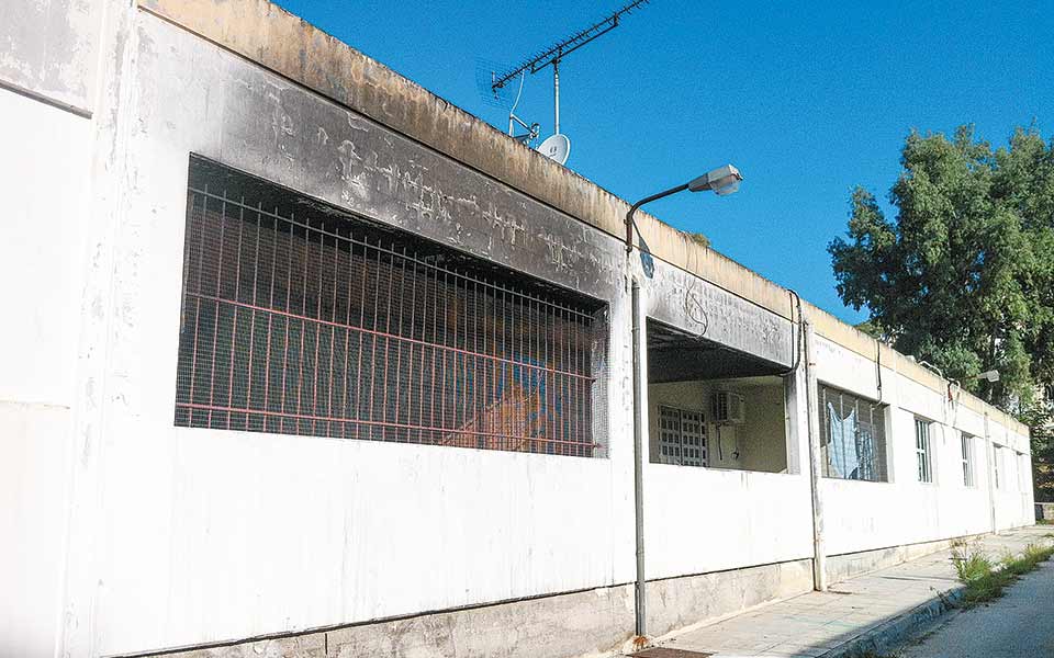 το-ήσυχο-δωμάτιο-και-η-τραγωδία-στο-561085477