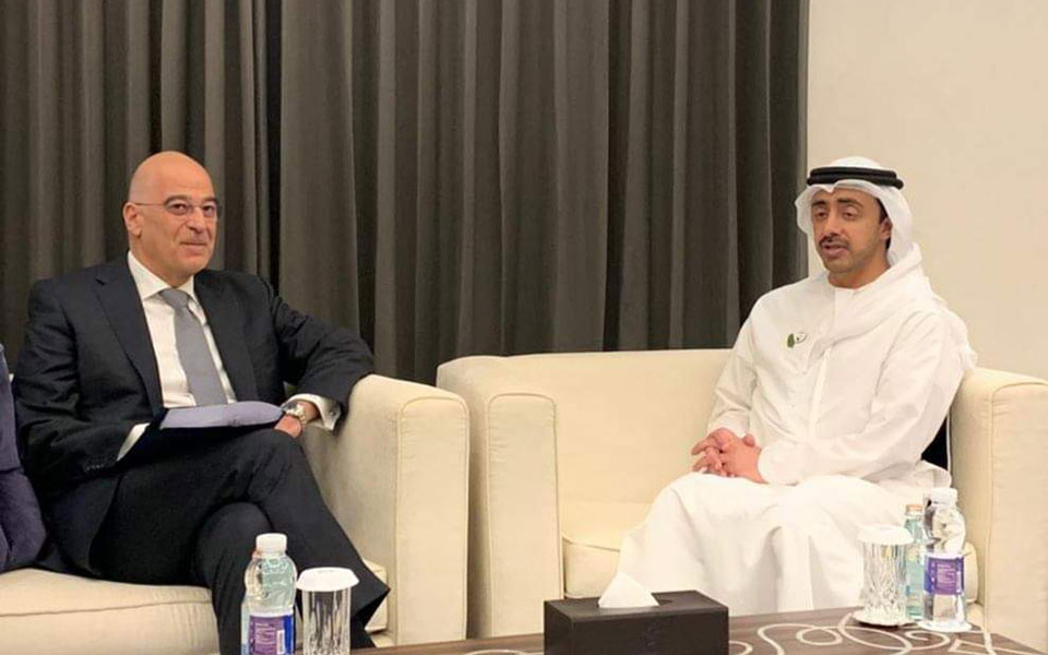 τετ-α-τετ-δένδια-υπεξ-ηνωμένων-αραβικ-561091597