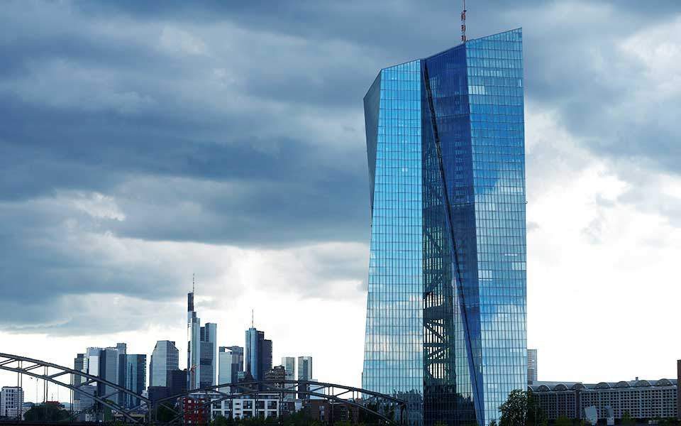 ισχυρή-η-επιρροή-της-εκτ-στην-ισοτιμία-561086746