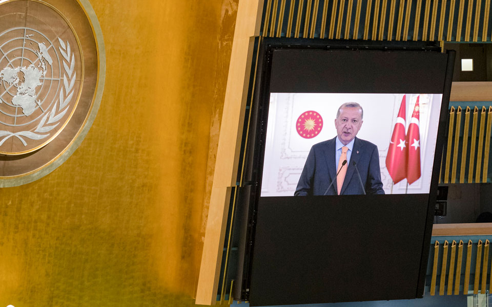 τηλεφωνική-επικοινωνία-με-στόλτενμπ-561089494