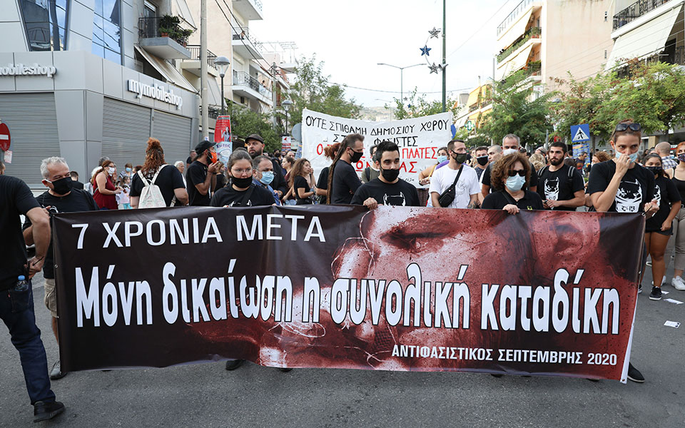Σε εξέλιξη η πορεία για τη δολοφονία του Παύλου Φύσσα στο Κερατσίνι-2