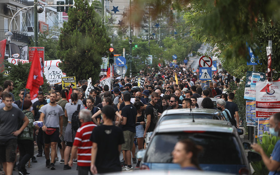 Σε εξέλιξη η πορεία για τη δολοφονία του Παύλου Φύσσα στο Κερατσίνι-3