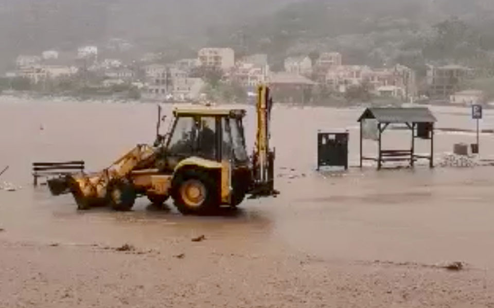 Έκτακτο δελτίο επικίνδυνων φαινομένων – Προβλήματα σε τέσσερα νησιά του Ιονίου-3
