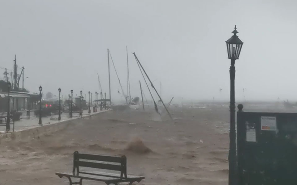 Κακοκαιρία «Ιανός» – Κρίσιμες οι επόμενες εννέα ώρες, ποιες περιοχές θα πληγούν-1