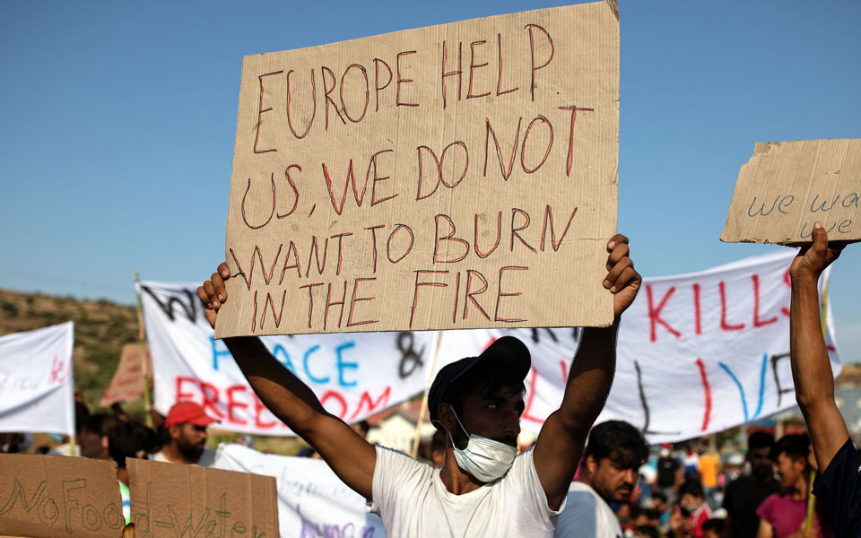 Διαδηλώσεις προσφύγων και μεταναστών στη Μυτιλήνη-1