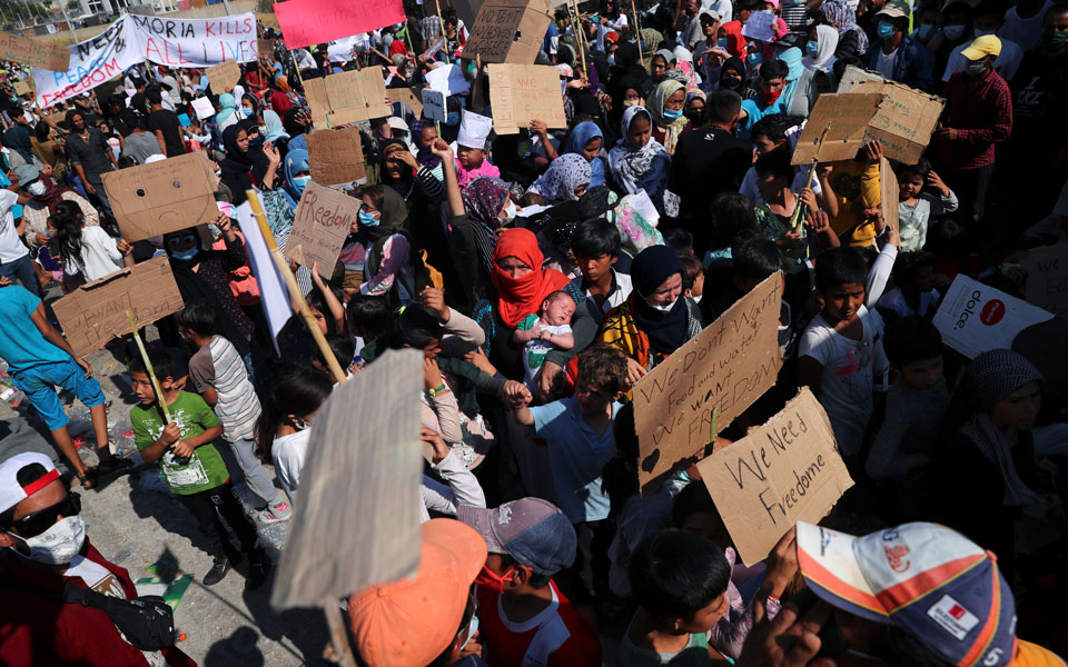 Διαδηλώσεις προσφύγων και μεταναστών στη Μυτιλήνη-2